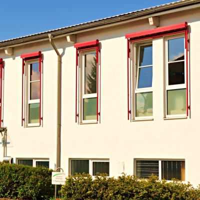 Außenansicht des Praxisgebäudes am Dreifaltigkeitsweg in Ulm-Wiblingen